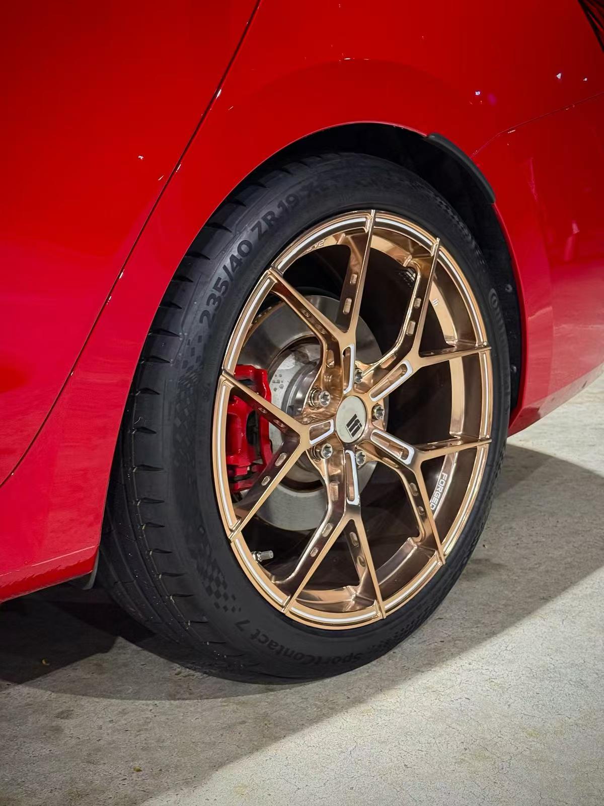 LFI REX-06 V2 forged wheel side pocketing detail on red car